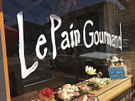 Le Pain Gourmand outside