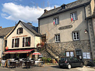 Cafe de la Mairie outside