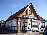 Kröning`s Fischbaud outside