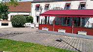 L'Auberge outside