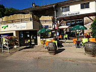 La Table Des Vignes outside