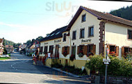 Au Lavoir outside