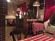 Pizzeria Da Ciro inside