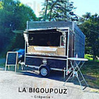 La Bigoupouz outside