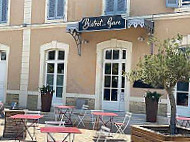 Bistrot De La Gare inside