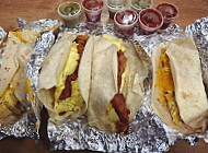 Chela's Tacos food