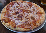 Queen's Pizzeria food