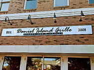 Daniel Island Grille outside