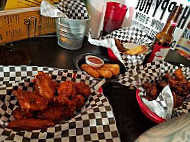 Wild Wings 'n Things food