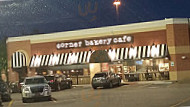 Corner Bakery Memorial outside