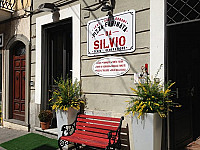 Pizzeria Farinata Silvio outside