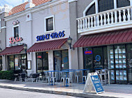 Simply Gyros inside