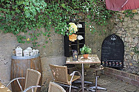 les terrasses du clapas inside