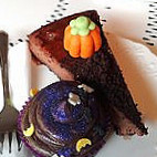 Sukie's Cake Shop food