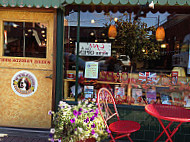 Dudley's Bookshop Cafe food