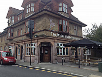 The White Hart outside