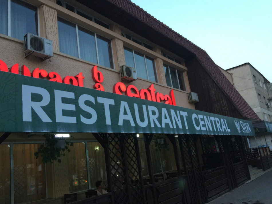 restaurant image