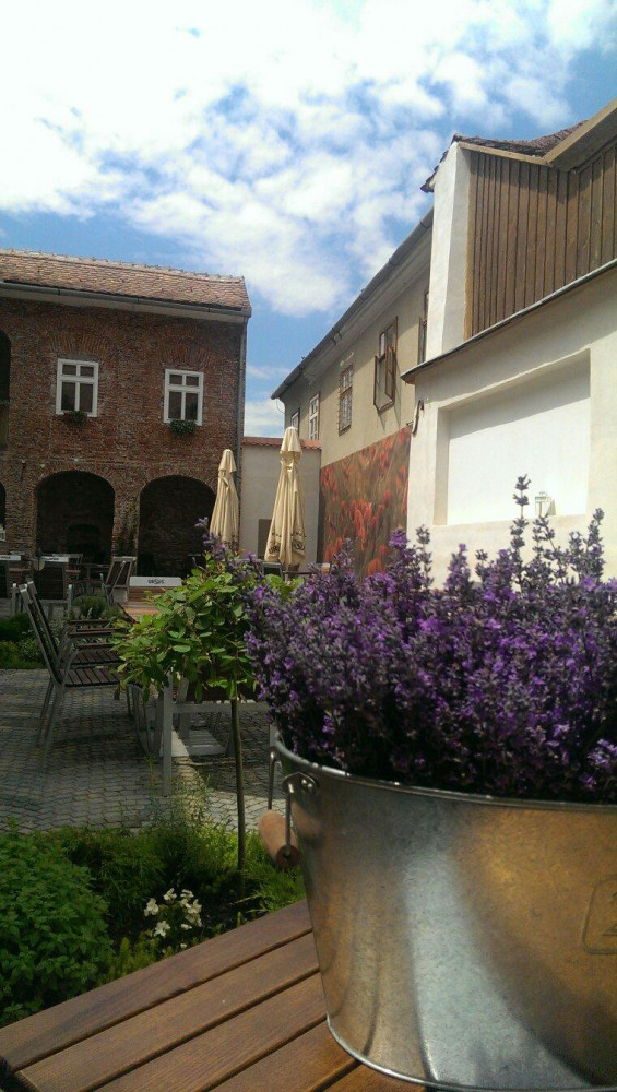 JULES - Bistro Restaurant Exterior