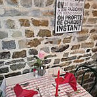 Le Restaurant des Amis inside