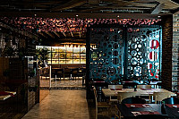 Manyi Asian Cusine inside