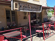 Le Garde Manger outside