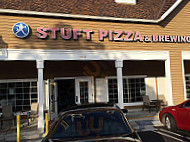 Stuft Pizza outside