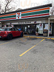 7-eleven outside