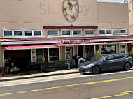 Kauai Beer Company outside