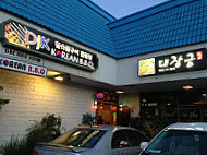 Dae Jang Keum outside