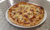 A Tutta Pizza food