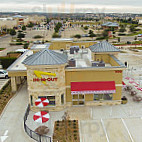 In-n-out Burger outside