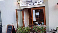 Crêperie La Terre Est Plate outside