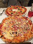 Pizza La Squisita food