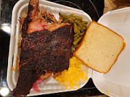 Henry's Smokehouse food