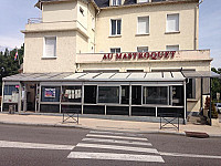 Au Mastroquet outside