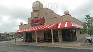 Freddy's Frozen Custard Steakburgers outside