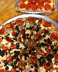 Me-n-ed's Pizza Parlor food