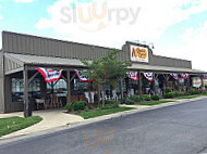 Cracker Barrel outside