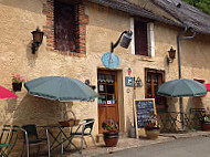 L'auberge Des Pelles inside