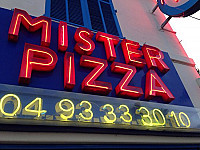 Mister Pizza inside