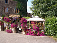 Auberge des Aqueducs outside