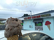 Hudson Beach Ice Cream Parlor outside