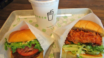 Shake Shack Bridgewater inside