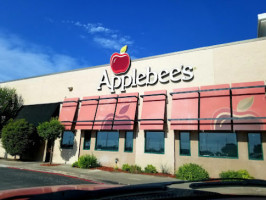 Applebee's outside