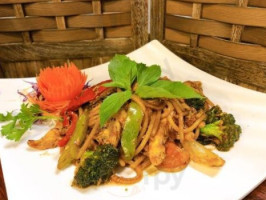 Full Moon Thai Cuisine food