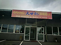 Grand Siecle outside