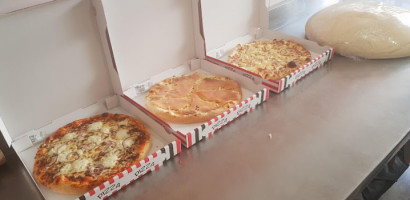 Pronto Pizza food