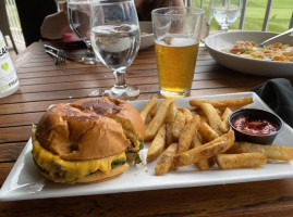 Red Oak Grille inside