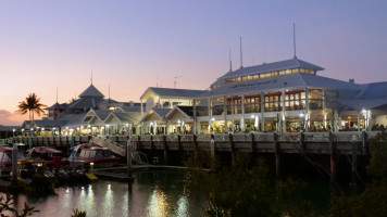 Hemingway's Brewery Cairns Wharf food