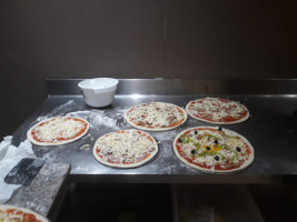 Pizza Fratelli food